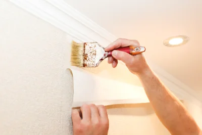 Pose de papier peint à Lauzerte — revêtements muraux et toiles de verre